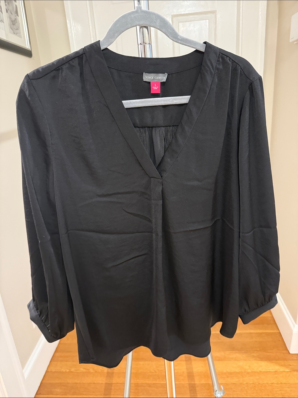 Vince Camuto Black V-Neck Long Sleeve Blouse